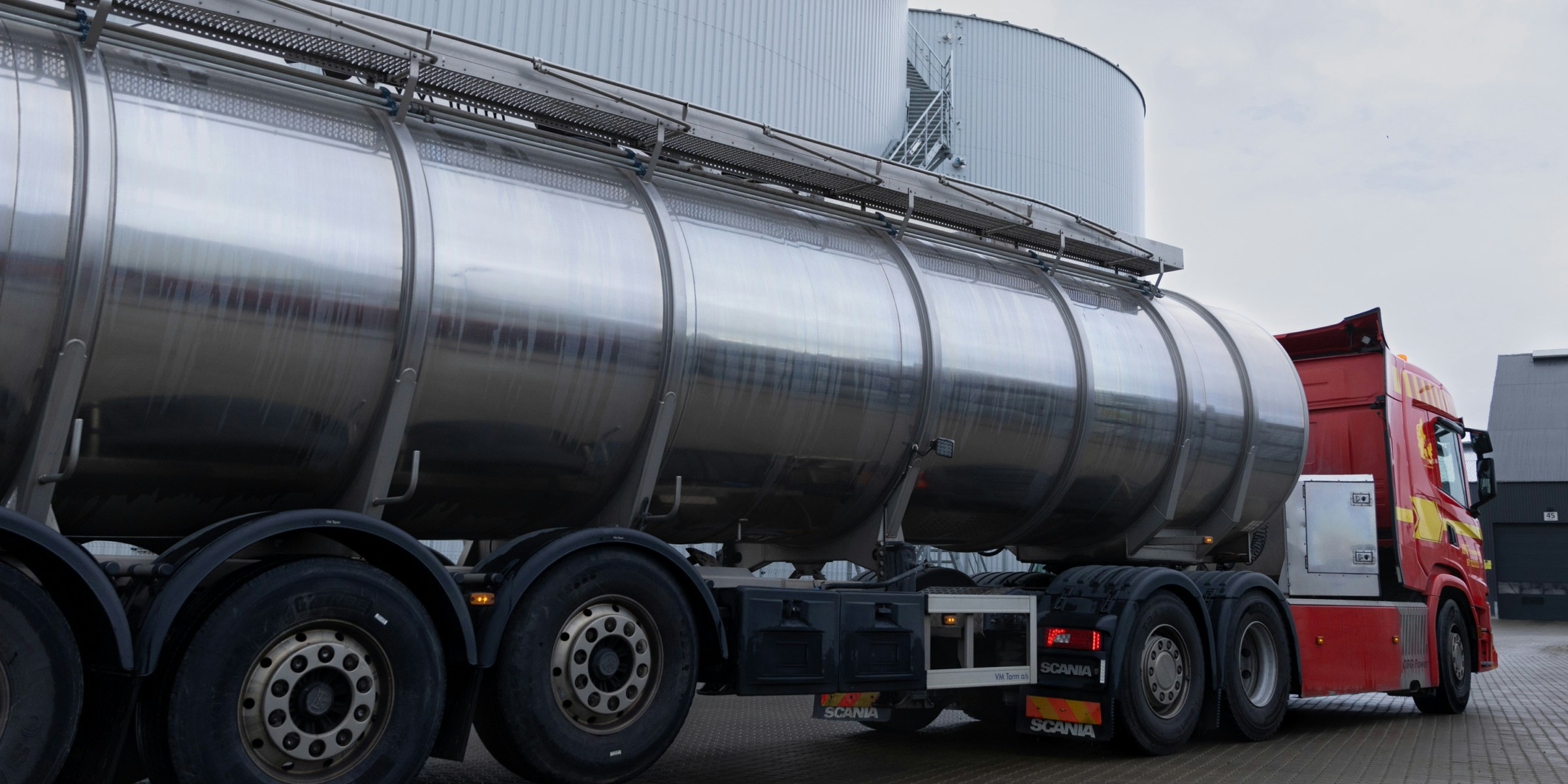 Truck fueld by liquid biomethane
